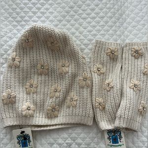 NWT’s Portolano embellished cream hat with matching fingerless gloves